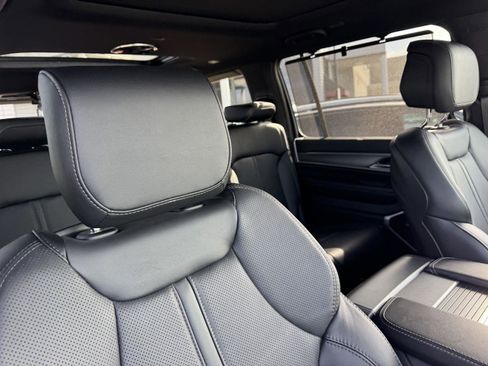 New 2026 Jeep Grand Wagoneer Limited AWD/4WD image 8