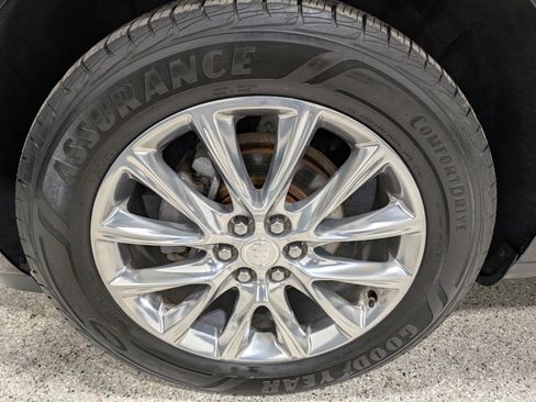 Used 2020 Buick Enclave Premium w/ Sun and Sites Package image 9