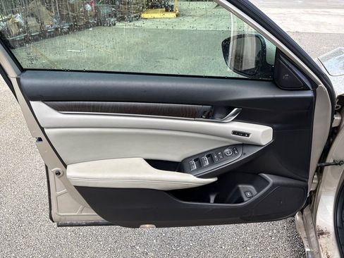 Used 2018 Honda Accord Touring image 22