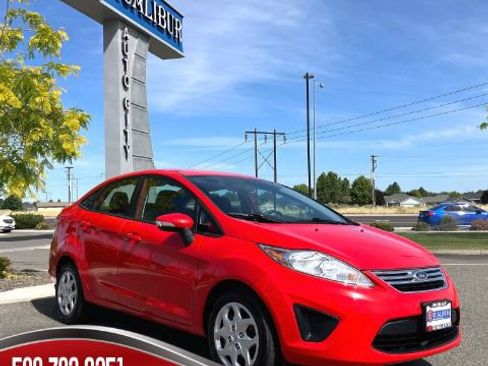 Used 2013 Ford Fiesta SE FWD image 2