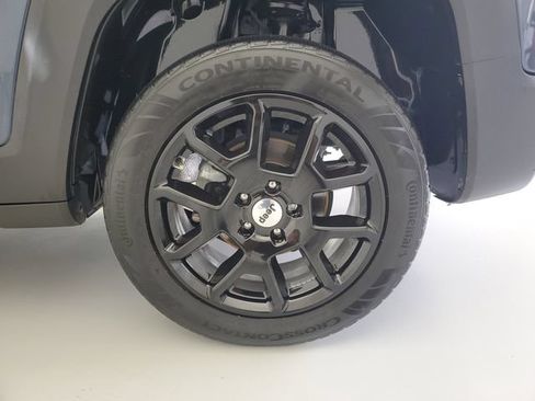 Used 2023 Jeep Renegade Latitude AWD/4WD image 11