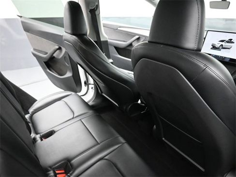Used 2023 Tesla Model Y Long Range image 19