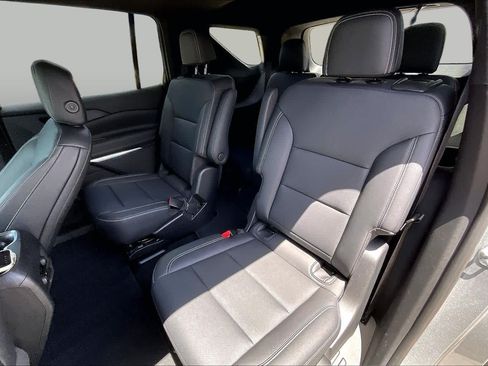 Used 2024 Chevrolet Traverse LT FWD image 21
