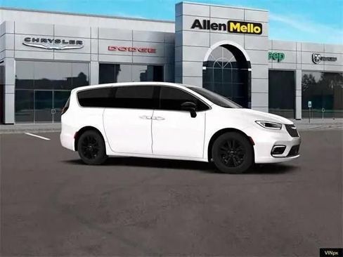 New 2026 Chrysler Pacifica Select image 9