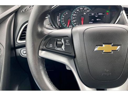 Used 2021 Chevrolet Trax LT w/ Driver Confidence Package AWD/4WD image 19
