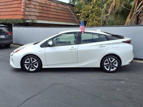 Certified 2016 Toyota Prius Three Touring FWD image 3