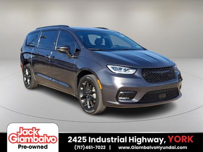 Used 2022 Chrysler Pacifica Touring-L w/ S Appearance Package