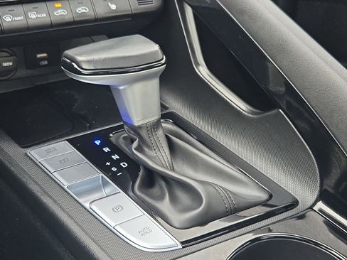 Used 2025 Hyundai Elantra Limited FWD image 28