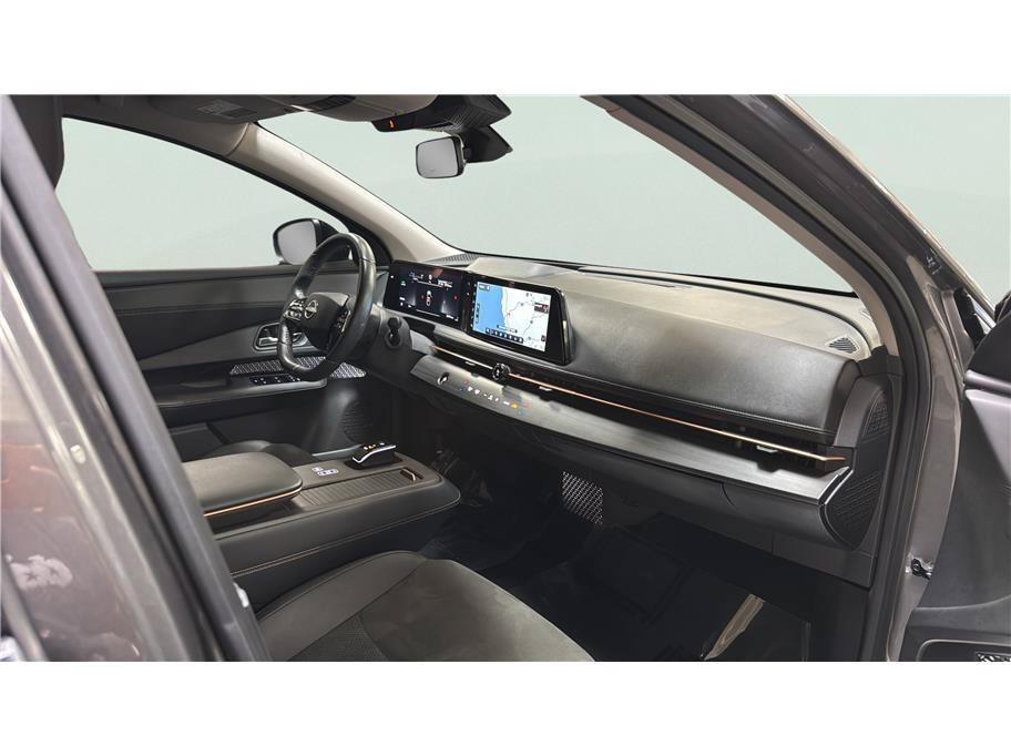 Used 2024 Nissan Ariya AWD image 26