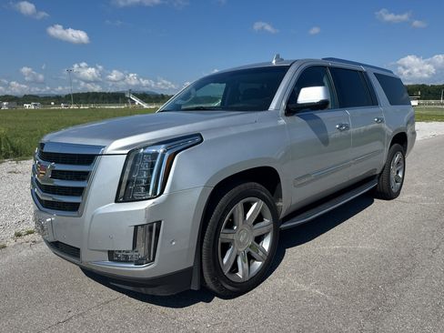 Used 2018 Cadillac Escalade ESV Luxury AWD/4WD image 1