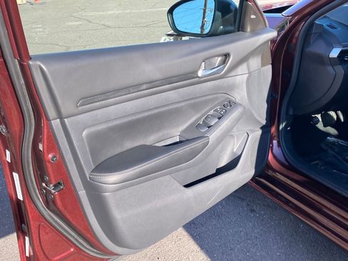 Used 2025 Nissan Altima 2.5 SV image 18