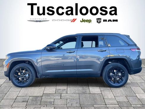 New 2025 Jeep Grand Cherokee Altitude image 4