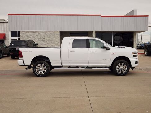 New 2026 RAM 2500 Laramie AWD/4WD image 7