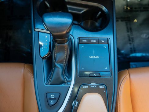 Used 2021 Lexus UX 250h image 23