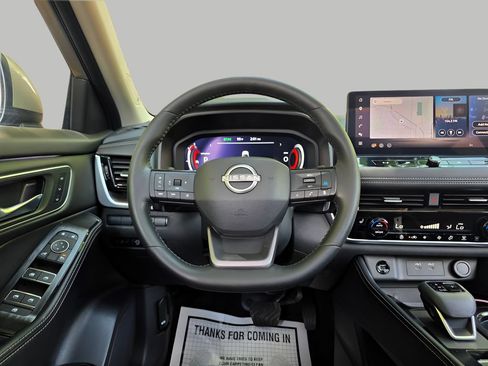 Used 2025 Nissan Rogue Platinum FWD image 21