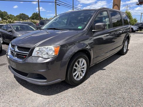 Used 2015 Dodge Grand Caravan SXT w/ UConnect Hands-Free Group FWD image 2