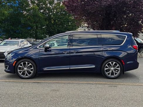 Used 2017 Chrysler Pacifica Limited w/ UConnect Theater Package FWD image 4