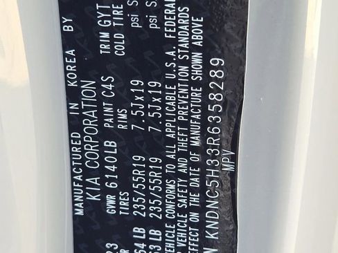 Certified 2024 Kia Carnival EX image 15