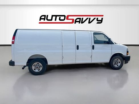 Used 2025 GMC Savana 3500 Extended RWD image 8