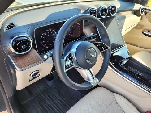 Used 2024 Mercedes-Benz GLC 300 4MATIC image 11