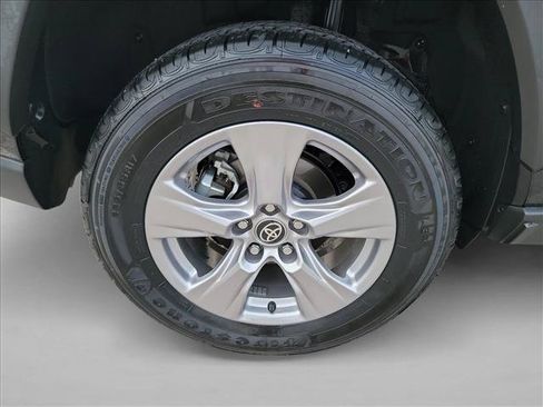 Used 2025 Toyota RAV4 XLE FWD image 11