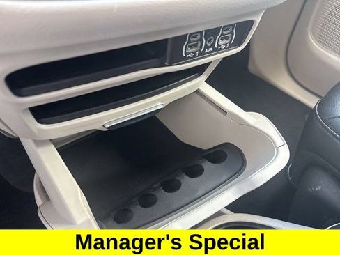 Used 2024 Chrysler Pacifica Touring-L FWD image 24