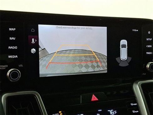 Used 2023 Kia Sorento S w/ Panoramic Sunroof Package image 4