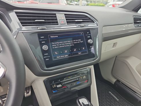 Used 2023 Volkswagen Tiguan SE R-Line image 16