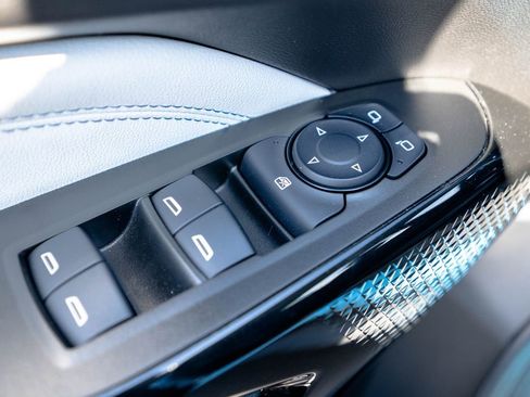 Used 2025 Chevrolet Trax LT w/ Driver Confidence Package image 18