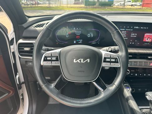 Used 2024 Kia Telluride EX w/ EX Captain's Chair Package AWD/4WD image 21