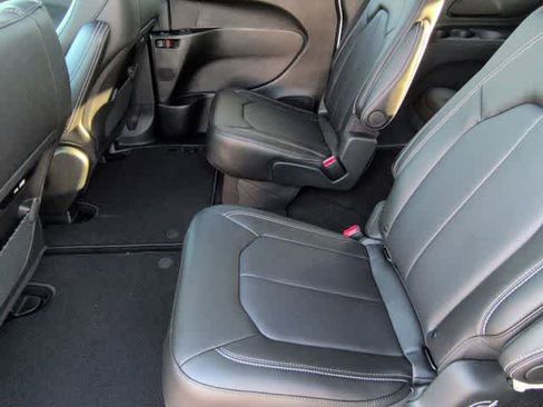 New 2026 Chrysler Pacifica Select image 21