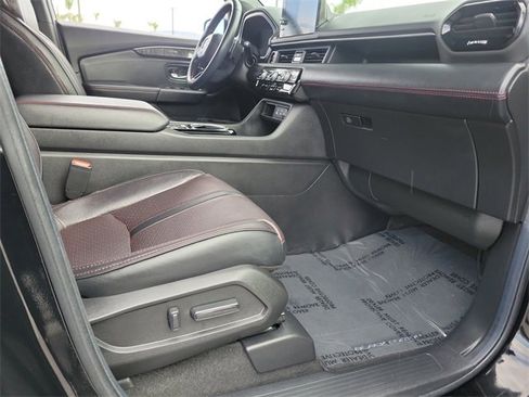 Used 2025 Honda Pilot Black Edition image 22