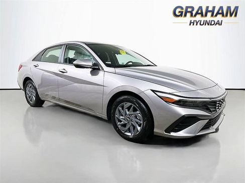 Used 2026 Hyundai Elantra Hybrid FWD image 1