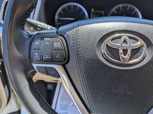 Used 2019 Toyota Highlander XLE AWD/4WD image 58