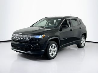 Used 2022 Jeep Compass Latitude image 1