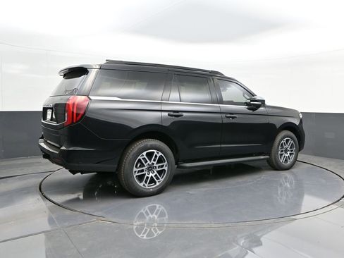 New 2025 Ford Expedition Active image 15