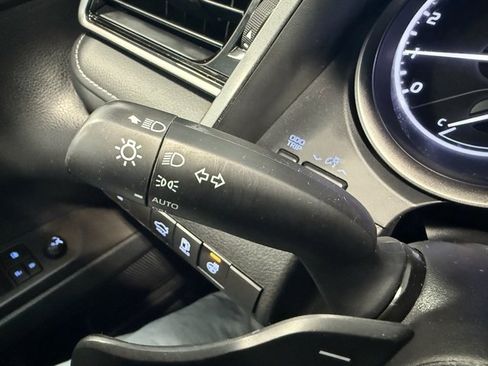 Used 2024 Toyota Camry SE image 30