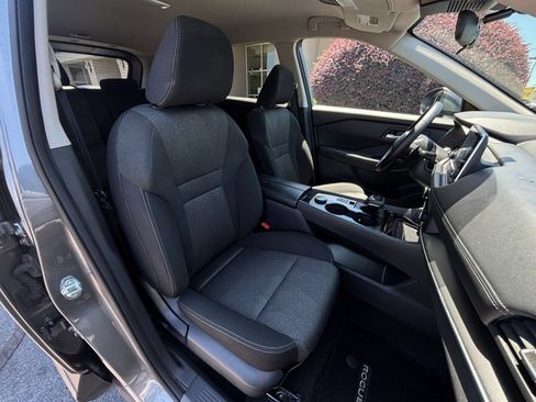 Used 2025 Nissan Rogue SV AWD/4WD image 38