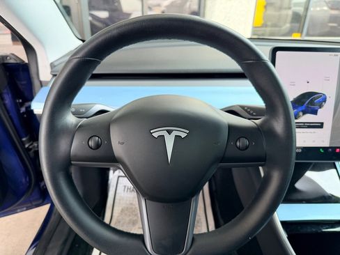 Used 2019 Tesla Model 3 Standard Range RWD image 9