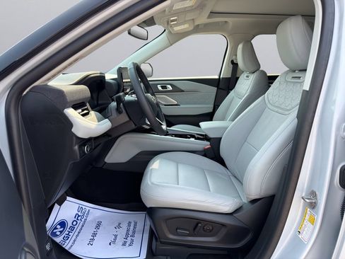 Used 2025 Ford Explorer Platinum w/ Ultimate Package AWD/4WD image 14