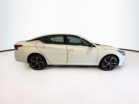 Used 2024 Nissan Altima 2.5 SR AWD/4WD image 8