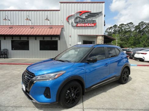 Used 2023 Nissan Kicks SR image 1