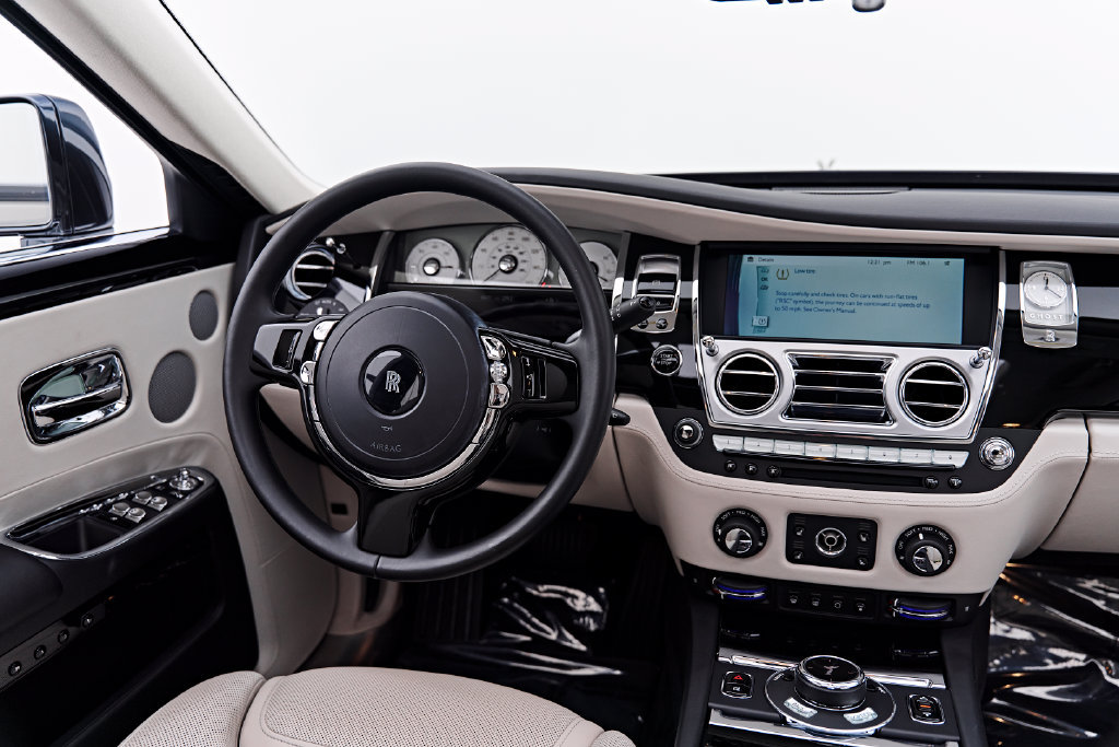 Used 2016 Rolls-Royce Ghost RWD image 64