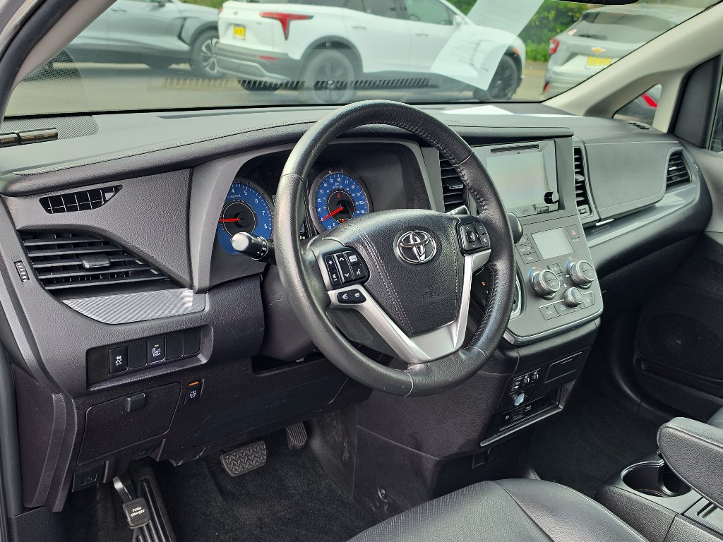 Used 2015 Toyota Sienna SE FWD image 14