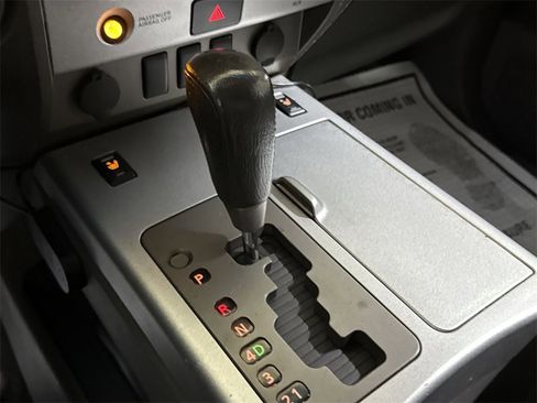 Used 2005 Nissan Titan LE w/ (T01) Tow Pkg image 15