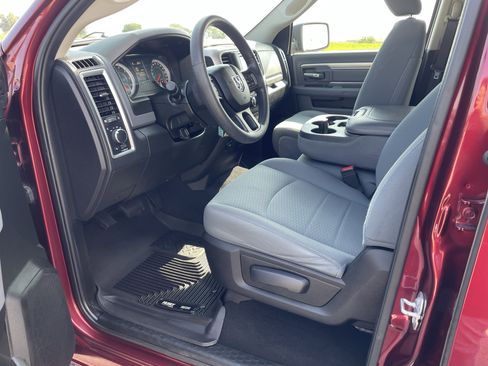 Used 2020 RAM 1500 Classic SLT image 3