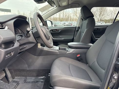Used 2025 Toyota RAV4 LE image 9
