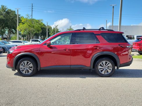 Certified 2025 Nissan Pathfinder SV FWD image 8