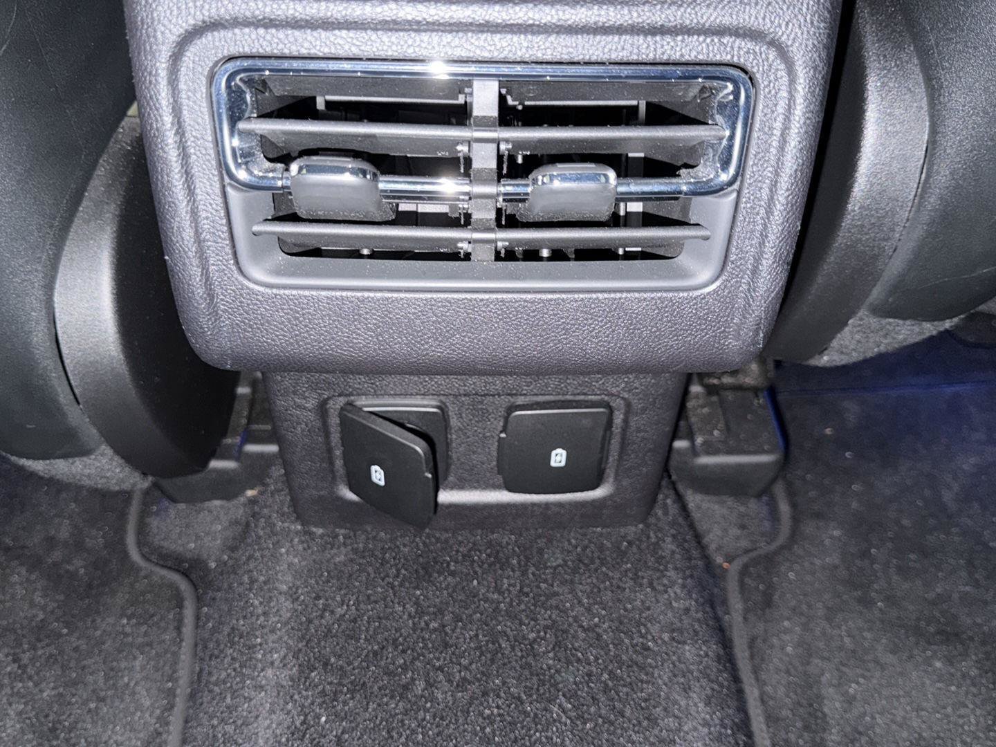 Used 2023 Lincoln Corsair Reserve w/ Equipment Group 201A FWD image 26