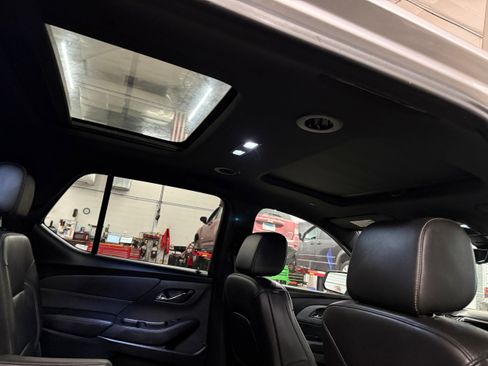 Used 2022 Chevrolet Traverse LT w/ LT Premium Package image 15